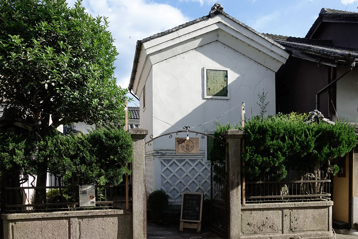 三奇鑞の蔵。趣のある建造物。
