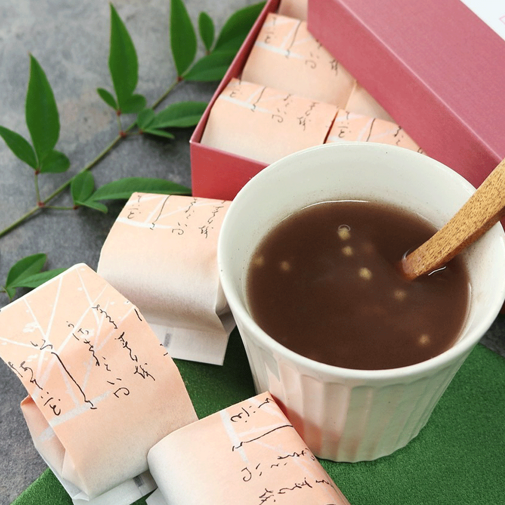 吉野葛で作った葛湯。写真はおしるこ葛湯。
