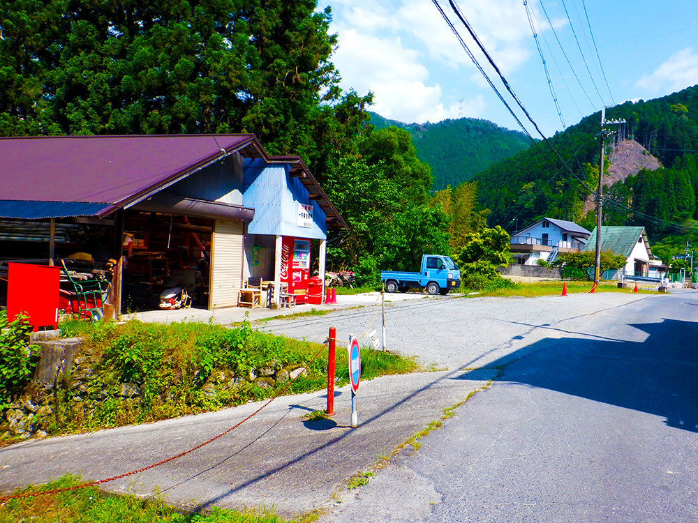 北西側より撮影された、御園川の家の建物外観の写真