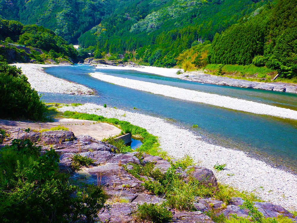 御園川の家付近の吉野川の風景写真