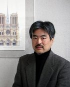 スーツ姿の上西 明さんの写真