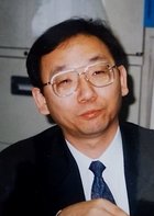 スーツ姿の喜多 弘樹さんの写真