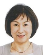 グレーの服を着た竹田 るり子さんの写真