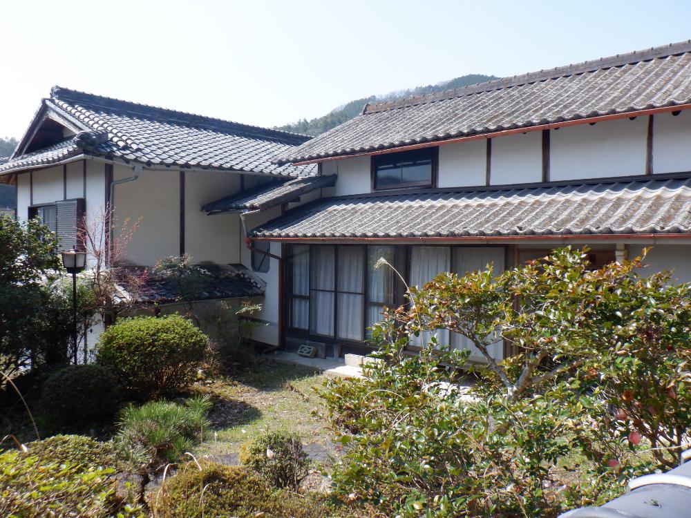 庭付きの２階建て日本家屋