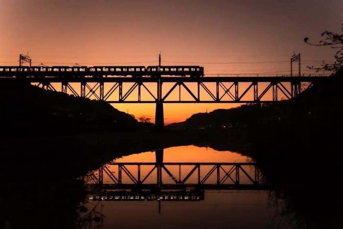 鉄橋の夕景
